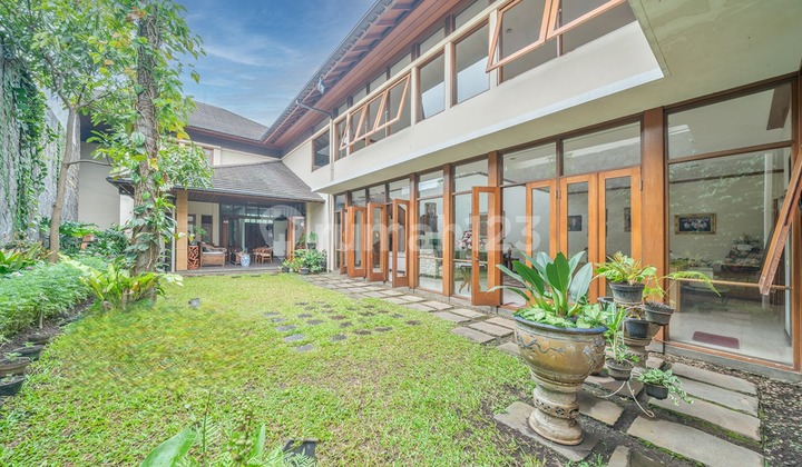 Luxury Homy House on Mainroad Dago, Bandung City, Price Below Bank Appraisal 2
