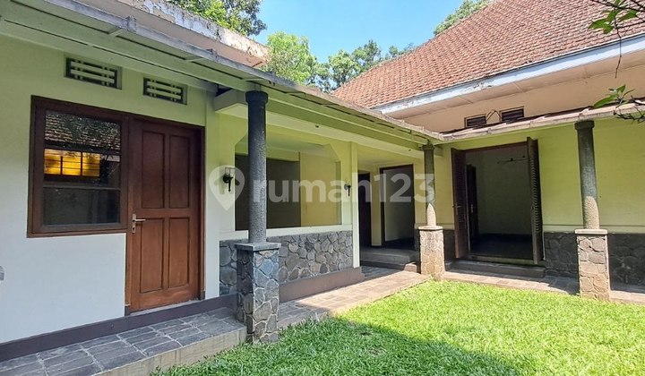 "Well-Maintained Classic House, Strategically Located in City Center Near Pasteur Toll Road"