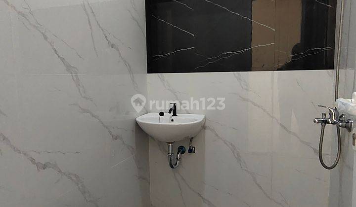 For Sale Brand New Rumah  1¹/⁴ Lantai Model Classic Di Nusaloka BSD 
 8