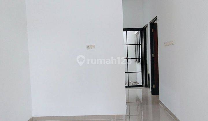 Dipasarkan 8 unit Rumah ( 1 Lantai 5 Unit & 2 Lantai 3 Unit ) 2