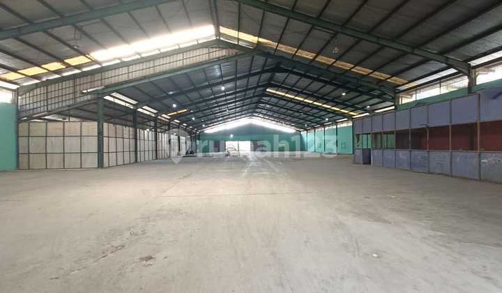 Gudang Besar Siap Pakai Strategi di Soekarno Hatta Mainroad