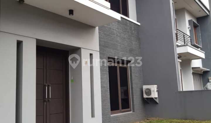 Rumah Modern Minimalis Siap Huni di Singgasana Pradana Bandung Rumah Modern Minimalis Siap Huni di Singgasana Pradana Bandung