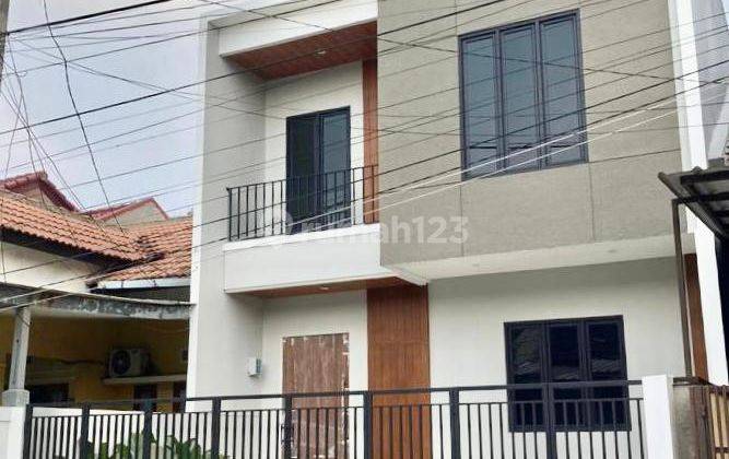 Rumah Baru Modern Minimalis di Taman Kopo Indah 3 1