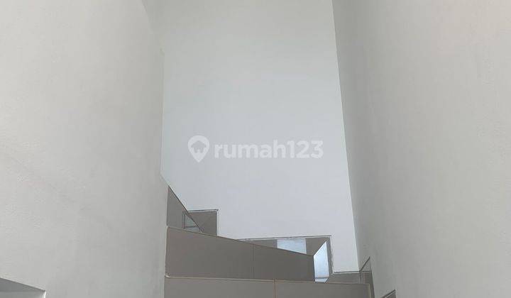 Rumah 3 Lantai Pik 2 Ukuran 4,5x10 Dijual Termurah 1,6m Siap Huni 2