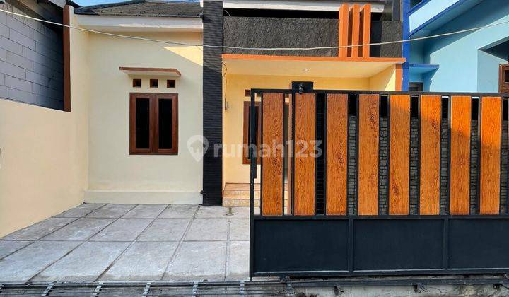 di Rumah Mewah Area Bangetayu Wetan Kulon Unisula Wolter 2