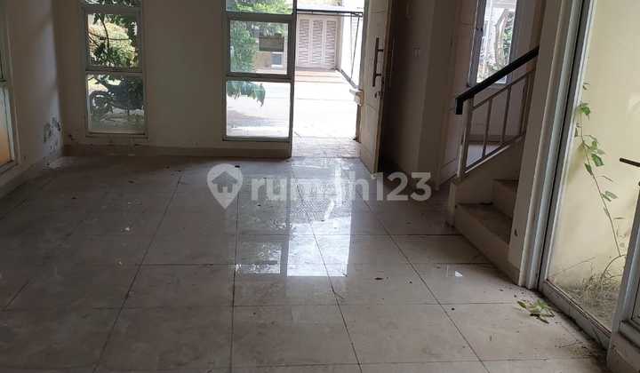 Disewakan Cepat!!! Rumah 2 Lantai Hoek dengan Lokasi Strategis di Kawasan iL Lago, Gading Serpong 9