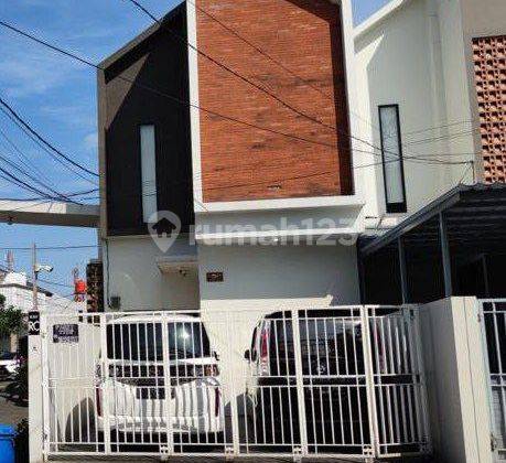 Rumah Cantik Ada Kolam Renang Full Furnished Jatiwaringin 1