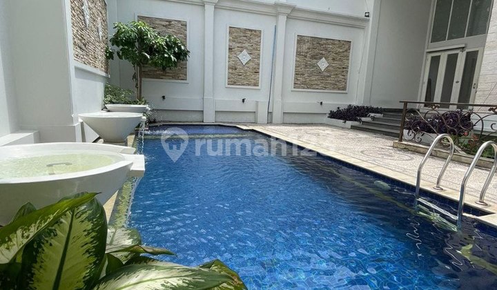 Rumah Mewah Dengan Kolam Renang Jatinegara Wedana Otista 1