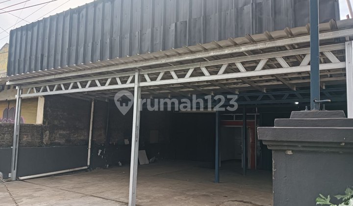 For Rent: 100 Square Meters Shop House on Bogor Depok Main Road For Rent: 100 Square Meters Shop House on Bogor Depok Main Road