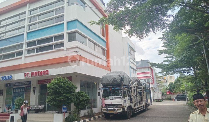 3-Storey Shop House for Rent in Pulogebang Near East Jakarta Toll Road