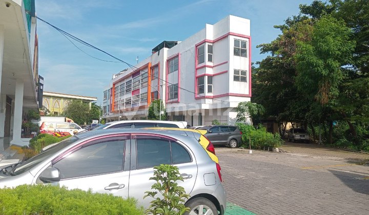 3-Story Corner Ruko for Rent in Pulogebang Near Toll Road 3-Story Corner Ruko for Rent in Pulogebang Near Toll Road