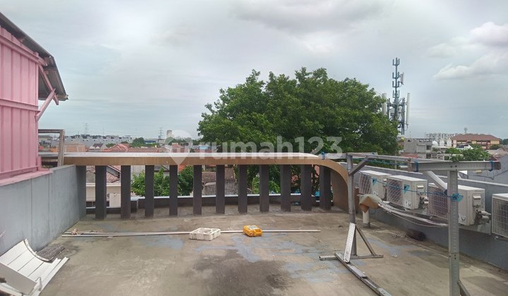 Great !! Shop House Ex Salon for Rent in Duren Sawit, East Jakarta 2