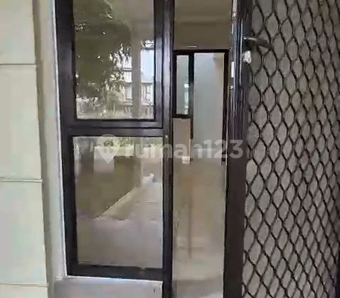Disewakan Rumah KT 4+1 Summarecon Bekasi Cluster Olive 2