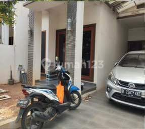 Murah !! Luas 140 Rumah Mewah di Galaxy Bekasi 2