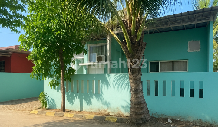 MURAH HOEK Luas 136 Rumah Cluster Depan Taman Dekat Harapan Indah Bekasi