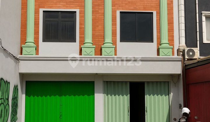 Terraced SHOPHOUSE for Rent on Margonda Raya, Pondok Cina, Depok Terraced SHOPHOUSE for Rent on Margonda Raya, Pondok Cina, Depok