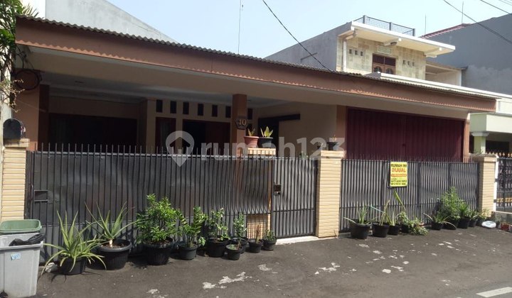 Dijual Cepat Rumah Rapi Luas 180 Cempaka Putih Jakarta Pusat