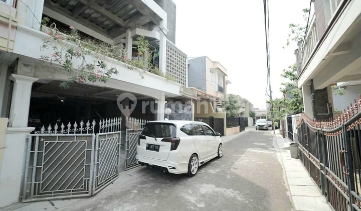 Cheap !! 13 Room Boarding House for Sale in Kelapa Gading, North Jakarta