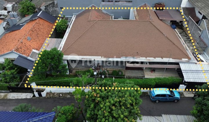 Cheap !! 558 sqm Luxurious House in Kebayoran Lama, South Jakarta
