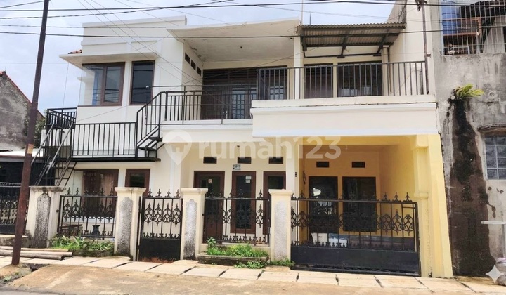 Disewakan di Jalan Utama Pancoran Mas Depok Rumah Besar