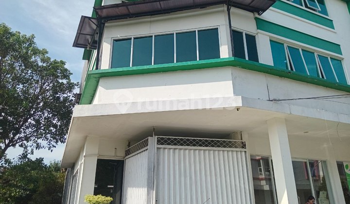 3-Story Corner Ruko for Rent in Pulogebang Near Toll Road 2