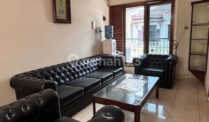 Rumah Rapi 2 Lantai di Rawamangun Jakarta Timur Rumah Rapi 2 Lantai di Rawamangun Jakarta Timur