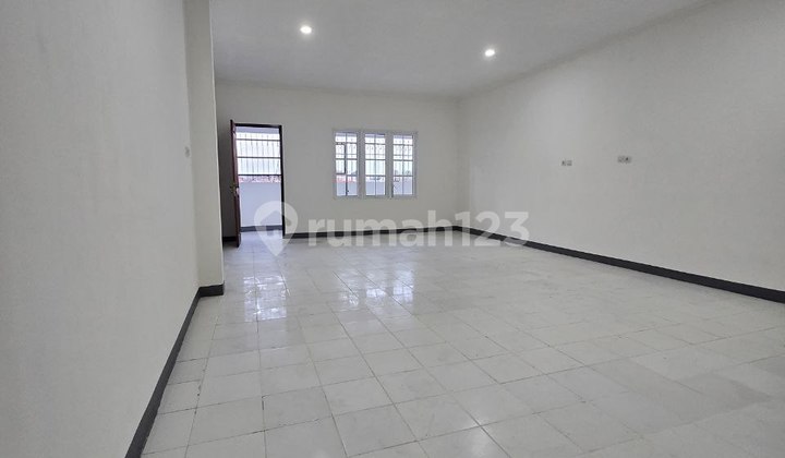 3-Storey Shop House for Rent in Cikaret, Cibinong, Bogor 2