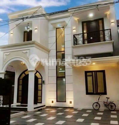 Mewah !! Rumah Modern di Billymoon Pondok Kelapa Siap Huni