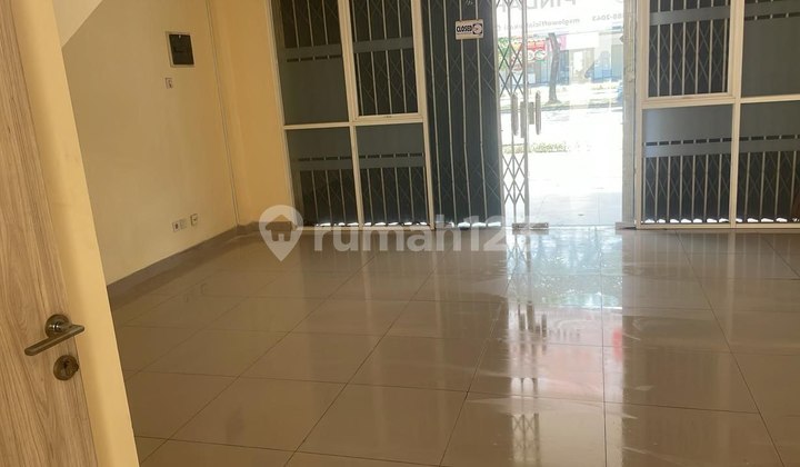 Cheap 108 SqM Shophouse for Rent in Harapan Indah, Bekasi 2
