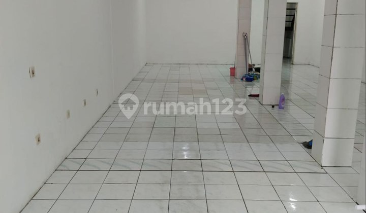 Dijual Rumah 3 Lantai Ex Minimarket di Kramat Johar Baru Jakarta Pusat 2