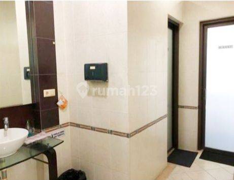Gedung Kantor 3lantai dg lahan parkir luas di gajahmungkur  3