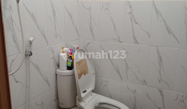 Rumah, 2 Lantai, SHM, di Kemang 2