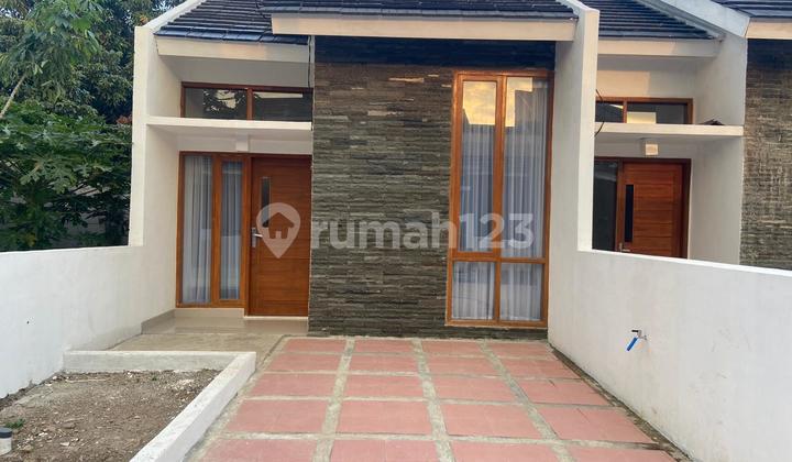 Rumah mungil siap huni di Soekarno Hatta, Bandung 1