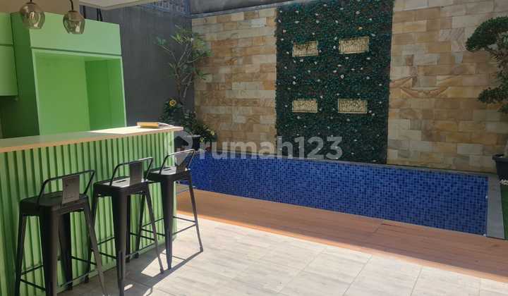 Turun Harga! Rumah dengan Kolam Renang Pribadi di Kota Baru Parahyangan
