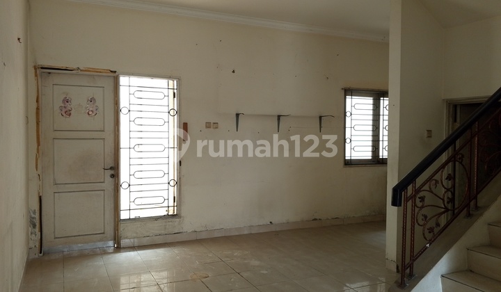 Rumah City Resort Hawaii. Tusuk Sate. Row Jalan Lebar. Depan Taman. Timur Laut