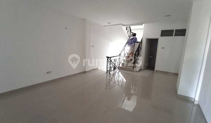 Ruko Boulevard Taman Palem Lestari. 4 Floors. Good. Fully Renovated.