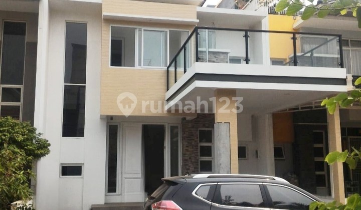 Rumah Golf Lake Residence Hadap Timur Bagus Murah