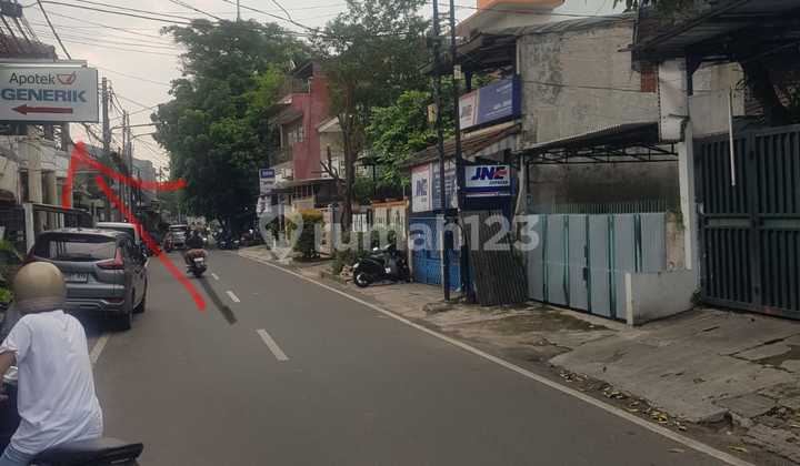 Rumah di Kebon Jeruk Pinggir Jalan Raya. Area Ramai 2