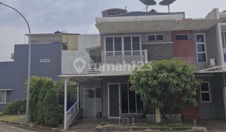 Rumah Golf Lake Residence. 2½ Lantai , Mewah. Bebas Banjir