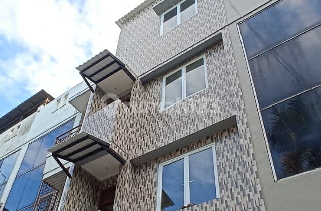 Ruko Boulevard Taman Palem Lestari. 4 Floors. Good. Fully Renovated. 1