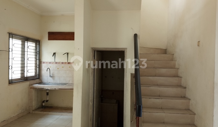 Hawaii City Resort House. Skewer. Wide Street Row. In Front of the Park. Northeast 2