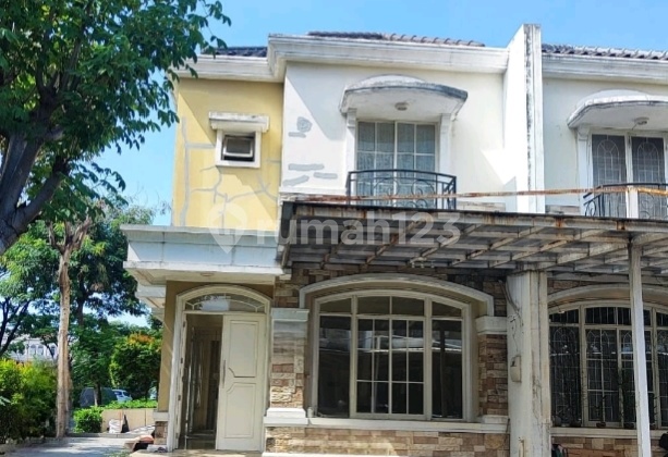 Green Lake City House. Corner. Ready to Live In. Flood-Free. Green Lake City House. Corner. Ready to Live In. Flood-Free.