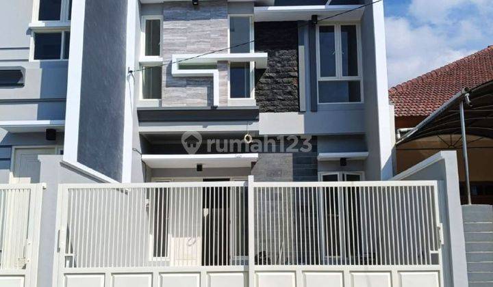 Rumah Minimalis Gress 2LT Tengah Kota Dgn Lebar 6 + Row 3 Mobil 2