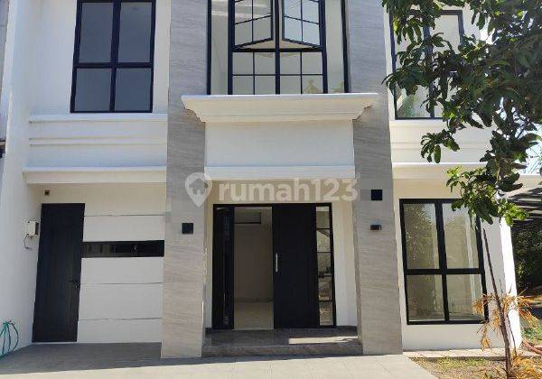 Rumah Depan Taman di Perumahan Elit Eksklusif Privat Cluster  1