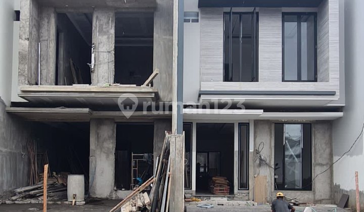 Rumah Baru Manyar Kertoadi Dekat Merr, Kampus Untag 1