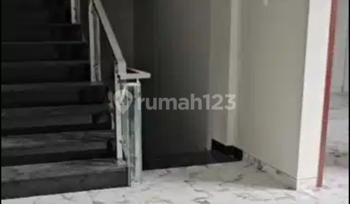 Rumah Babatan Pratama Wiyung, Dekat Exit Tol, Pakuwon Mall 2
