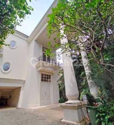 House for rent in Kemang Dalam, strategic location.