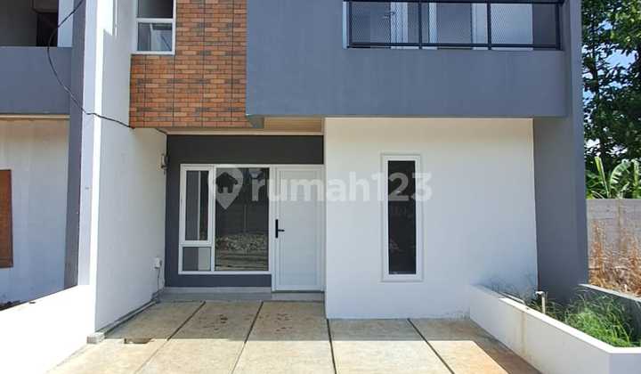 Ready-to-occupy house in Serpong, strategic location