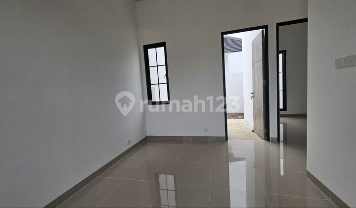 House for sale, ready to occupy, American classic concept near the station. 2