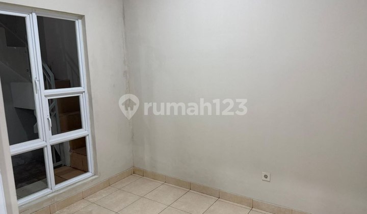 House for sale, ready to occupy in Paradise Serpong City, strategic location. 2